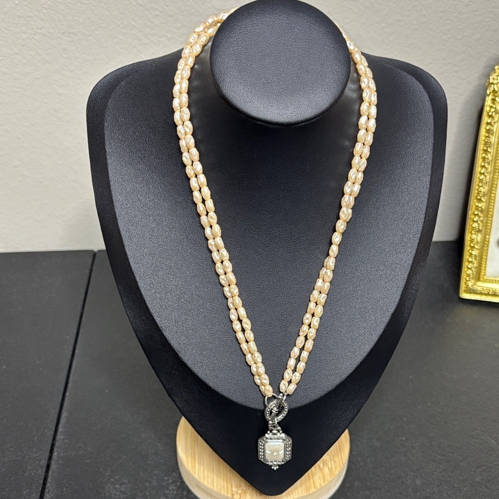 Avon Rice Pearl Mother Of Pearl Toggle Necklace Vintage